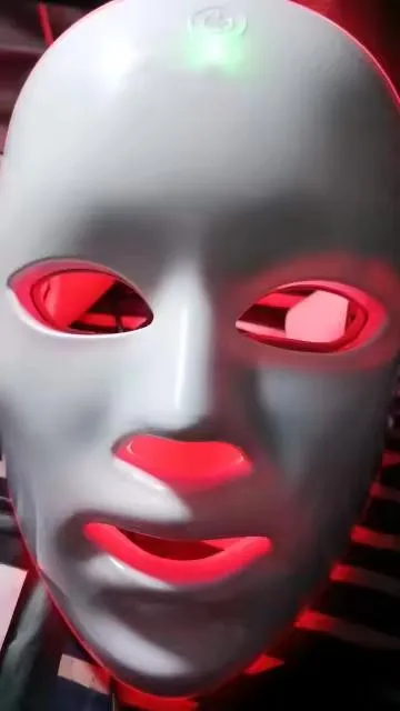 Світлодіодна LED-маска для обличчя з режимами світлотерапії